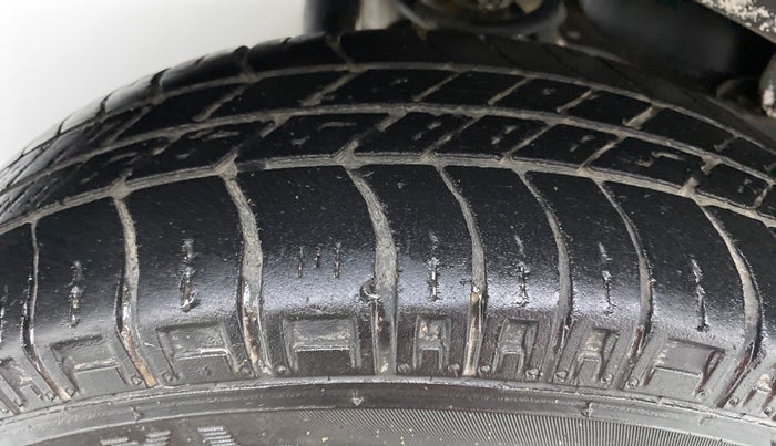 2018 Maruti Eeco 5 STR WITH AC PLUSHTR, Petrol, Manual, 37,999 km, Right Rear Tyre Tread