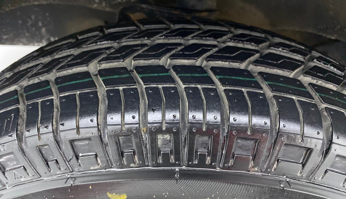 2018 Maruti Eeco 5 STR WITH AC PLUSHTR, Petrol, Manual, 37,999 km, Left Front Tyre Tread