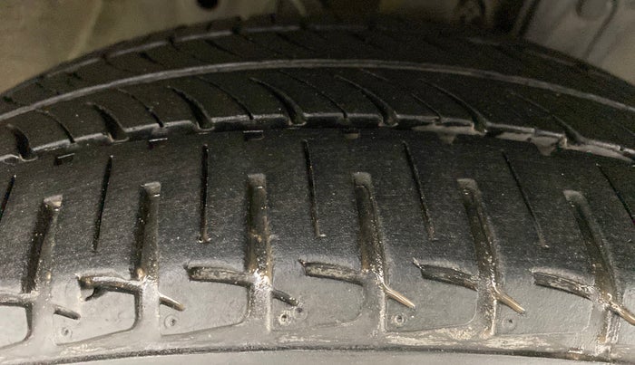 2017 Honda City V MT PETROL, Petrol, Manual, 25,352 km, Right Front Tyre Tread