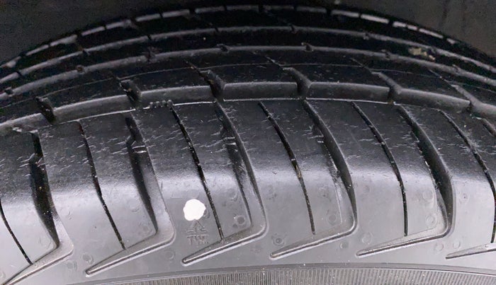 2018 Renault Kwid CLIMBER 1.0, Petrol, Manual, 23,896 km, Left Rear Tyre Tread
