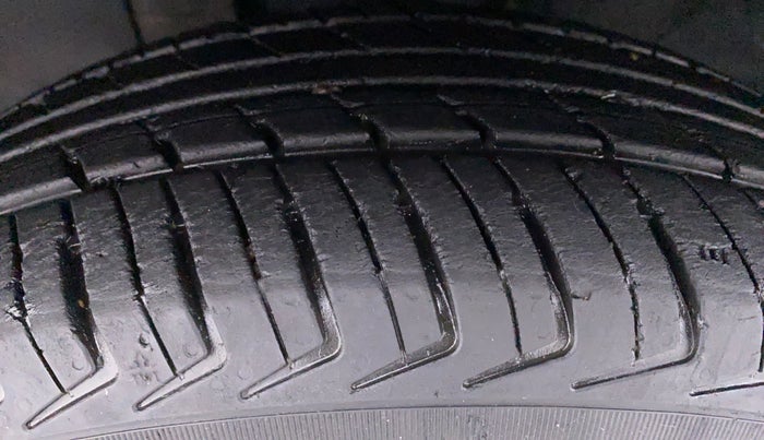 2018 Renault Kwid CLIMBER 1.0, Petrol, Manual, 23,896 km, Left Front Tyre Tread