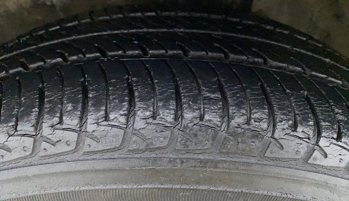 2015 Maruti Celerio VXI d, Petrol, Manual, 44,476 km, Right Front Tyre Tread