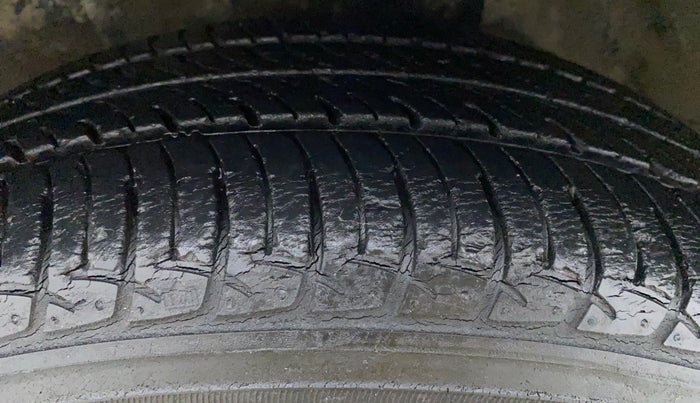 2015 Maruti Celerio VXI d, Petrol, Manual, 44,476 km, Left Front Tyre Tread