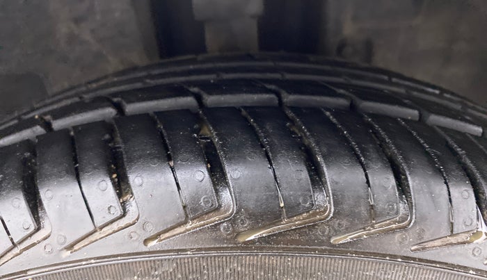 2017 Datsun Redi Go T (O), Petrol, Manual, 17,658 km, Right Front Tyre Tread