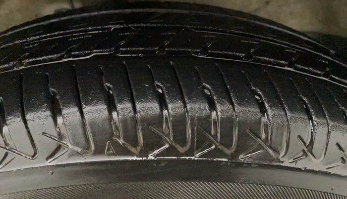 2018 Maruti Wagon R 1.0 LXI CNG (O), CNG, Manual, 42,614 km, Left Front Tyre Tread