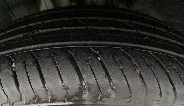 2021 Nissan MAGNITE XL, Petrol, Manual, 10,006 km, Left Front Tyre Tread