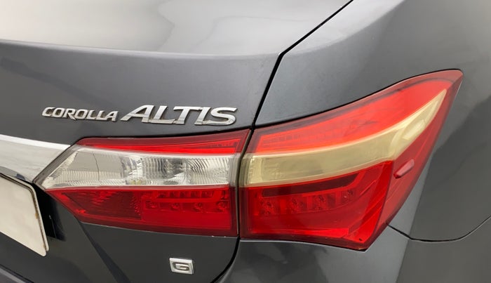 2014 Toyota Corolla Altis G AT PETROL, Petrol, Automatic, 77,470 km, Right tail light - Minor damage