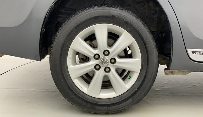 2014 Toyota Corolla Altis G AT PETROL, Petrol, Automatic, 77,470 km, Right Rear Wheel