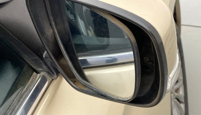 2016 Maruti Ciaz ZXI+ AT, CNG, Automatic, 87,335 km, Right rear-view mirror - Folding motor not working