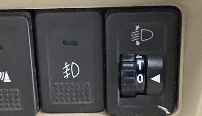 2016 Maruti Ciaz ZXI+ AT, CNG, Automatic, 87,335 km, Dashboard - Headlight height adjustment not working