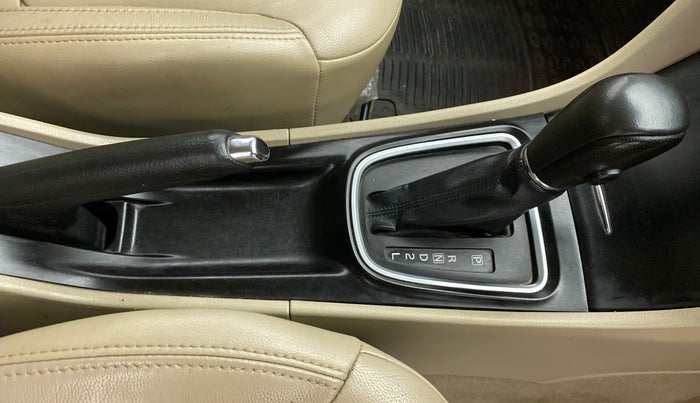 2016 Maruti Ciaz ZXI+ AT, CNG, Automatic, 87,335 km, Gear Lever