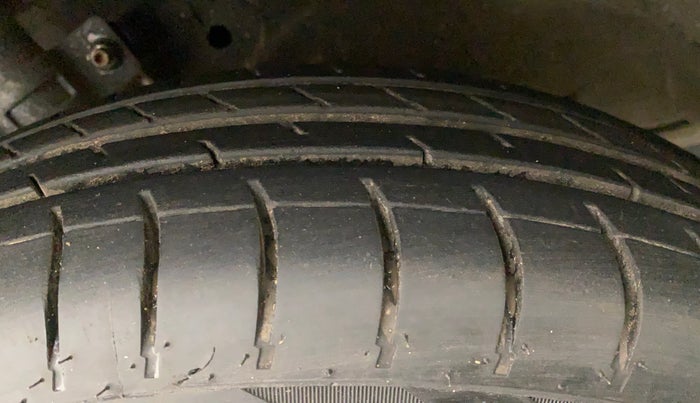 2014 Maruti Swift VXI, Petrol, Manual, 65,961 km, Left Front Tyre Tread