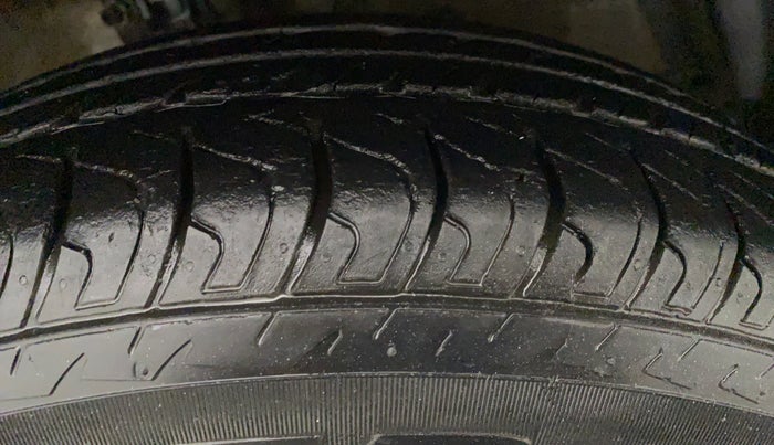 2016 Maruti Swift Dzire VXI AT, Petrol, Automatic, 39,700 km, Left Front Tyre Tread