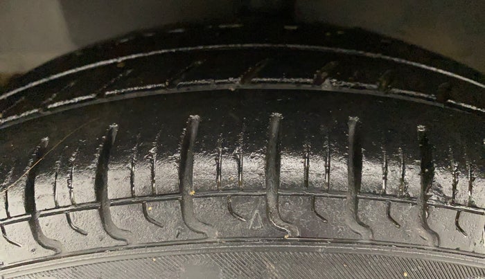 2015 Hyundai Eon ERA PLUS, Petrol, Manual, 62,954 km, Left Front Tyre Tread