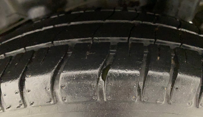 2015 Hyundai Eon ERA PLUS, Petrol, Manual, 62,954 km, Left Rear Tyre Tread