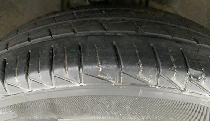 2021 Maruti Alto LXI CNG, CNG, Manual, 27,451 km, Right Front Tyre Tread
