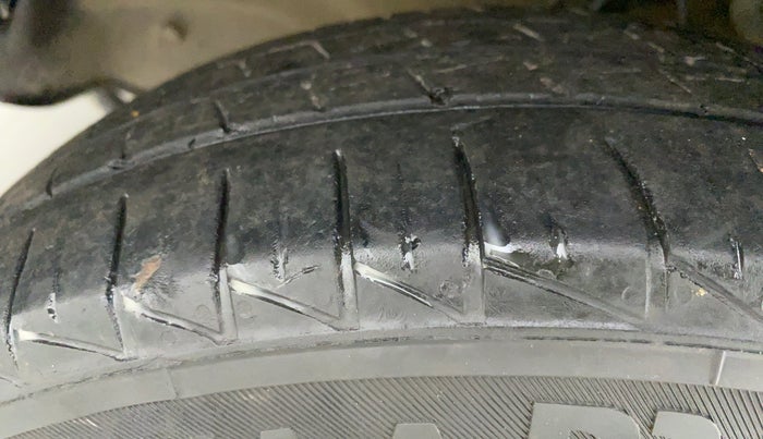 2021 Maruti Alto LXI CNG, CNG, Manual, 27,451 km, Left Front Tyre Tread