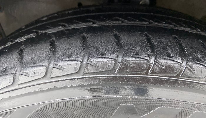 2015 Maruti Celerio VXI AT, Petrol, Automatic, 1,21,969 km, Left Front Tyre Tread