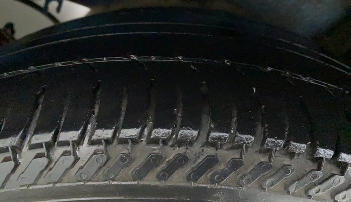2015 Maruti Celerio VXI CNG D, CNG, Manual, 61,421 km, Right Rear Tyre Tread