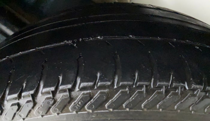 2015 Maruti Celerio VXI CNG D, CNG, Manual, 61,421 km, Left Rear Tyre Tread