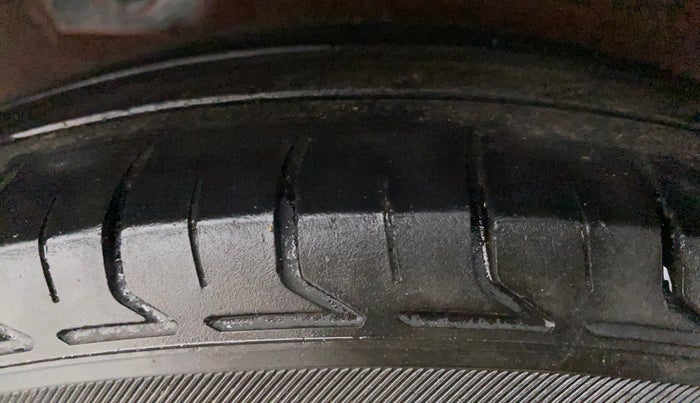 2011 Hyundai i10 MAGNA 1.2, Petrol, Manual, 92,976 km, Right Rear Tyre Tread
