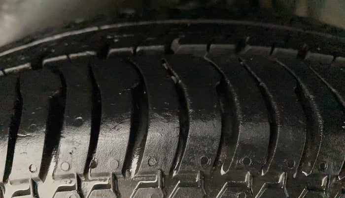 2015 Maruti Swift Dzire VXI, Petrol, Manual, 48,804 km, Left Rear Tyre Tread
