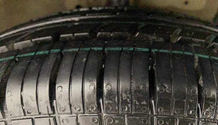 2015 Maruti Swift Dzire VXI, Petrol, Manual, 48,804 km, Right Front Tyre Tread