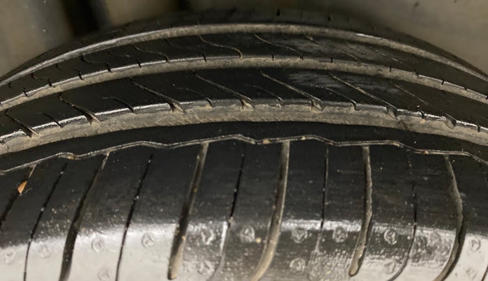 2012 Volkswagen Vento HIGHLINE DIESEL, Diesel, Manual, 57,056 km, Right Rear Tyre Tread