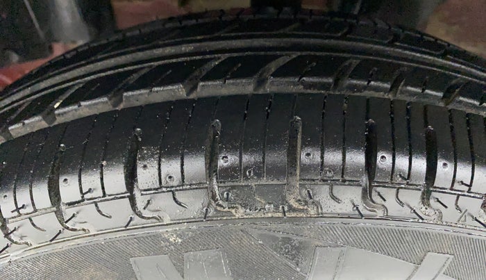 2018 Renault Kwid RXL, Petrol, Manual, 37,789 km, Left Front Tyre Tread