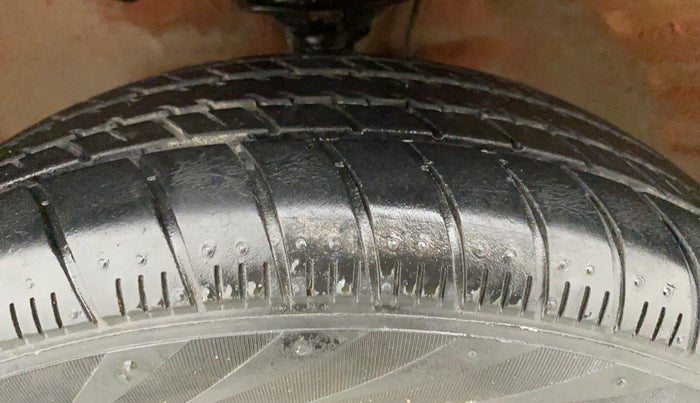 2015 Maruti Wagon R 1.0 VXI, Petrol, Manual, 55,386 km, Left Front Tyre Tread