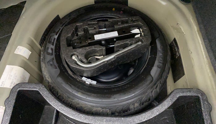 2011 Volkswagen Vento HIGHLINE PETROL, Petrol, Manual, 28,489 km, Spare Tyre