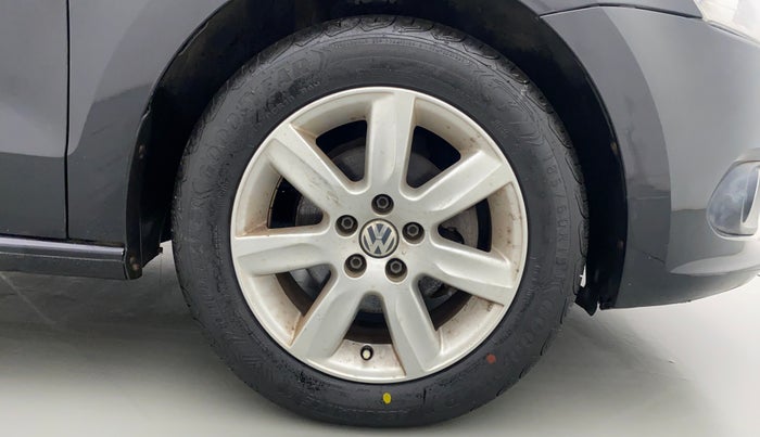 2011 Volkswagen Vento HIGHLINE PETROL, Petrol, Manual, 28,489 km, Right Front Wheel