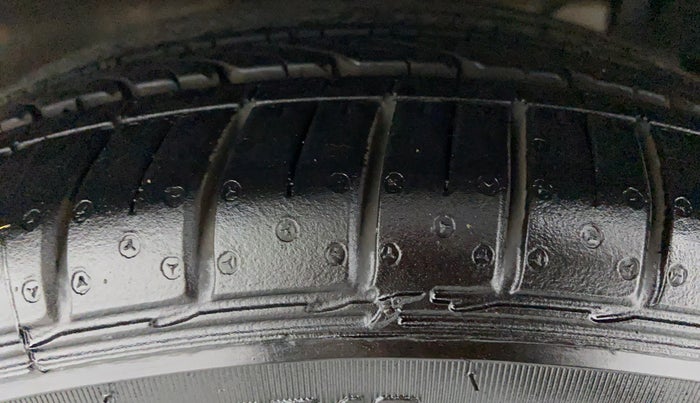 2018 Maruti Ciaz ALPHA 1.3 DDIS SHVS, Diesel, Manual, 50,842 km, Right Front Tyre Tread