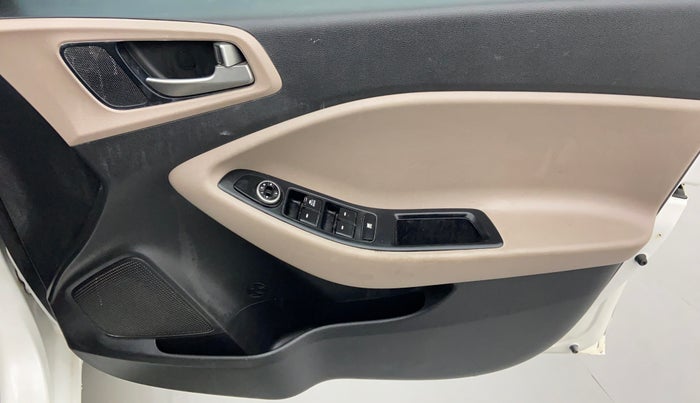 2015 Hyundai Elite i20 MAGNA 1.4 CRDI, Diesel, Manual, 66,762 km, Driver Side Door Panels Control