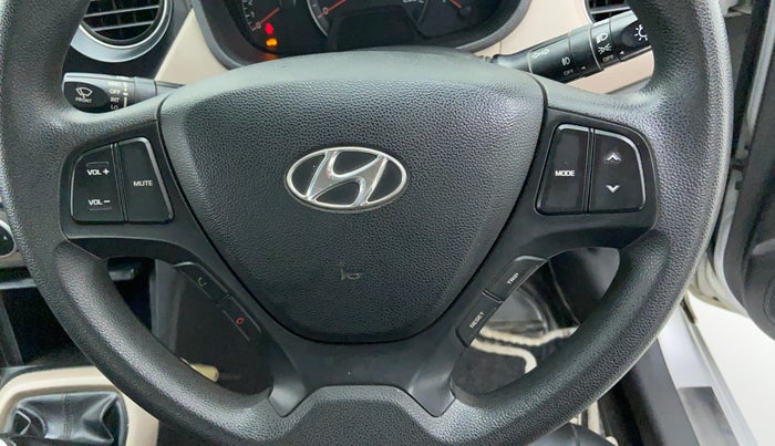 2014 Hyundai Xcent S 1.2, Petrol, Manual, 1,01,135 km, Steering wheel - Sound system control not functional