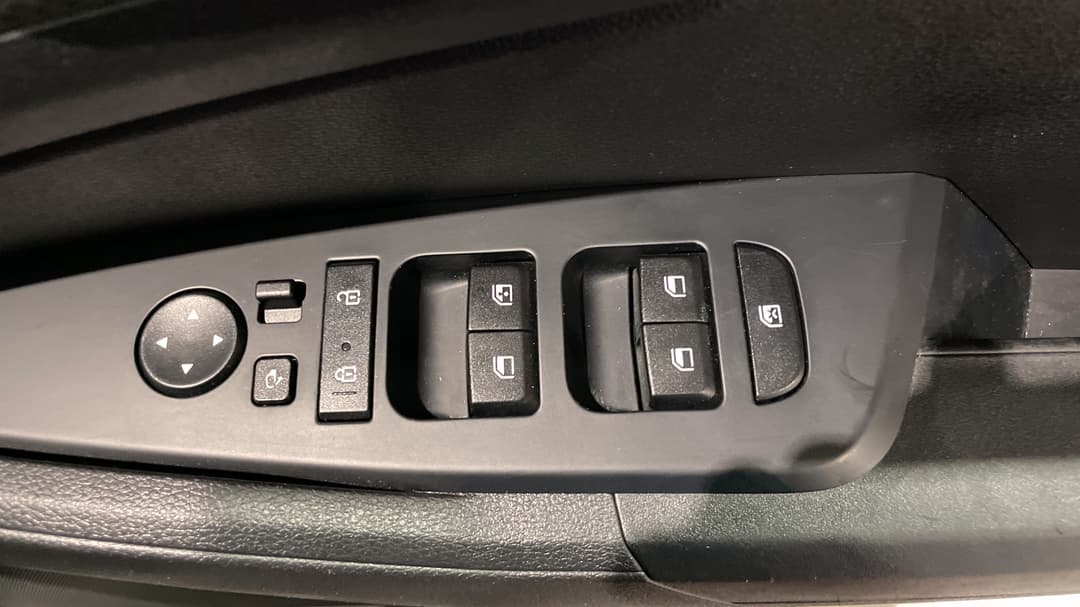 2024 Kia Sportage S (AWD), Automatic, 50186 km, Drivers Side Door Panel Controls