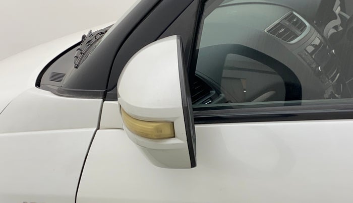 2015 Maruti Swift VXI, Petrol, Manual, 1,16,985 km, Left rear-view mirror - Indicator light not working