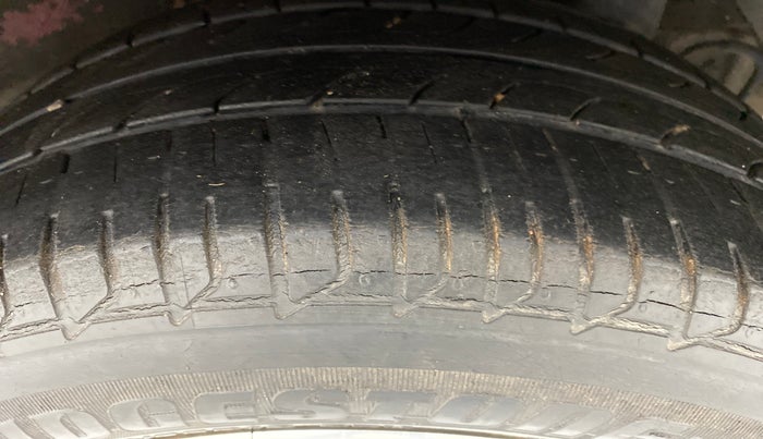 2017 Hyundai Elite i20 ASTA 1.2 (O), Petrol, Manual, 37,884 km, Left Rear Tyre Tread