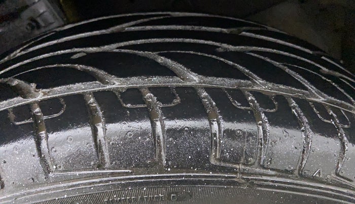 2015 Maruti Swift VXI, Petrol, Manual, 71,706 km, Left Front Tyre Tread