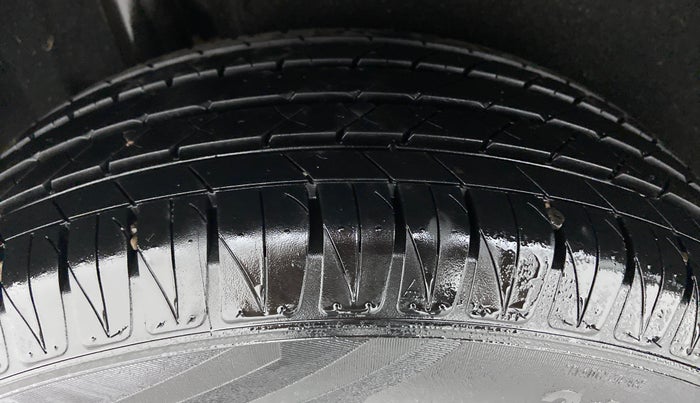 2017 Maruti Vitara Brezza ZDI PLUS, Diesel, Manual, 77,323 km, Right Rear Tyre Tread