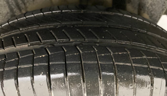 2015 Maruti Swift VXI D, Petrol, Manual, 61,014 km, Left Rear Tyre Tread