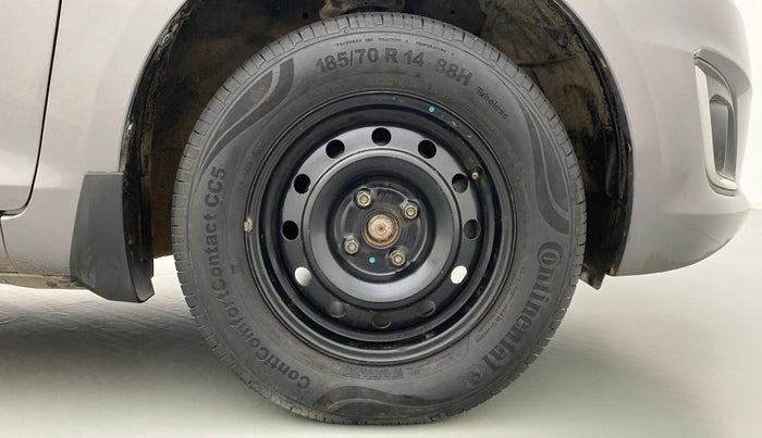 2015 Maruti Swift VXI D, Petrol, Manual, 61,014 km, Right Front Wheel