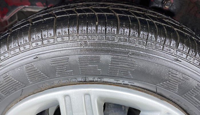 2015 Hyundai Eon MAGNA PLUS, Petrol, Manual, 62,307 km, Right Rear Tyre Tread