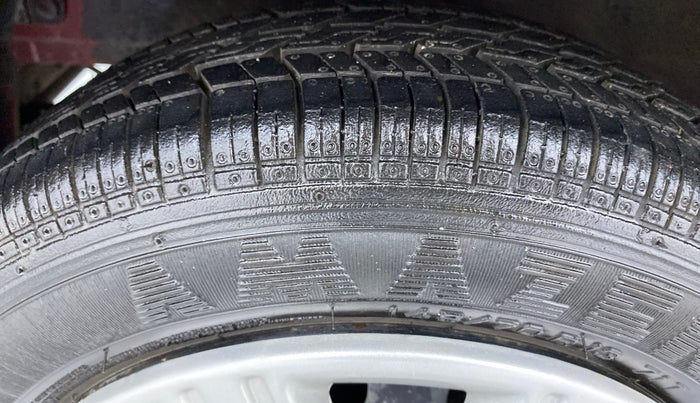 2015 Hyundai Eon MAGNA PLUS, Petrol, Manual, 62,307 km, Left Front Tyre Tread