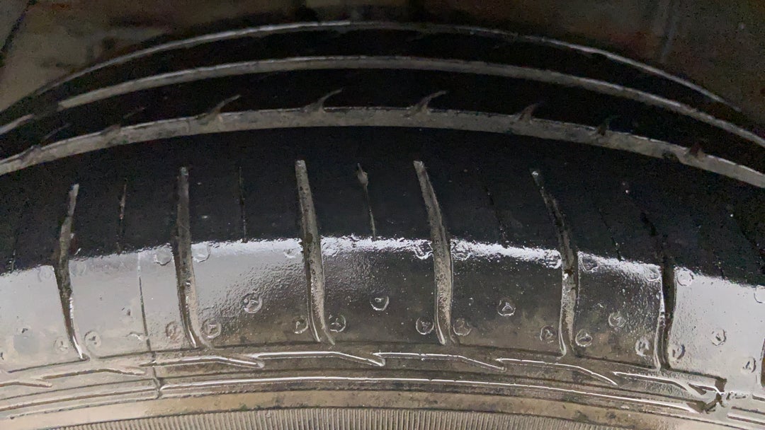 Right Front Tyre Tread