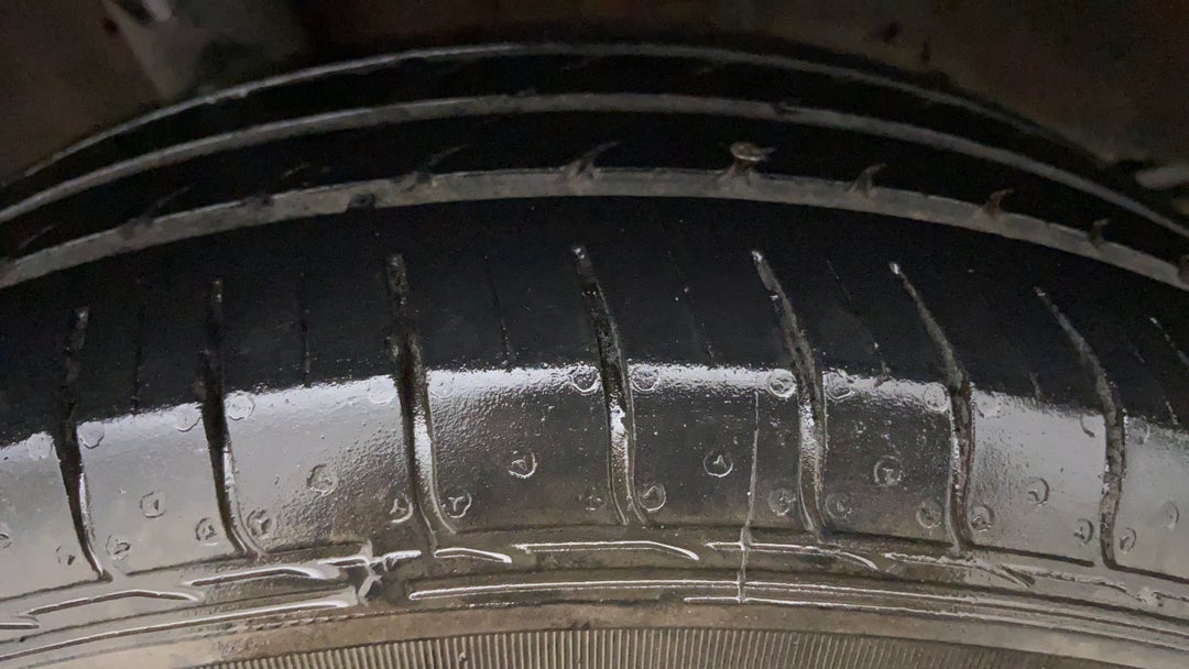 Left Front Tyre Tread