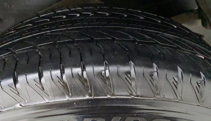 2021 Mahindra XUV500 W11 AT, Diesel, Automatic, 8,732 km, Left Front Tyre Tread