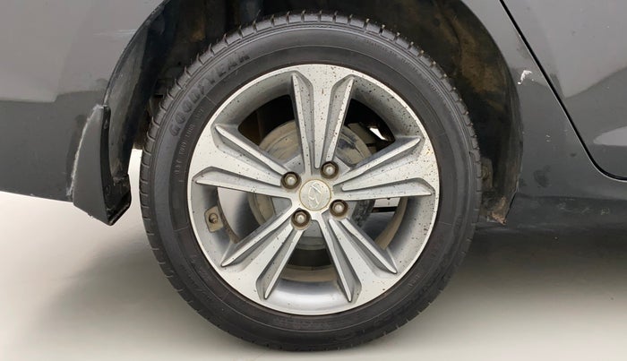 2018 Hyundai Verna 1.6 CRDI SX + AT, Diesel, Automatic, 66,339 km, Right Rear Wheel