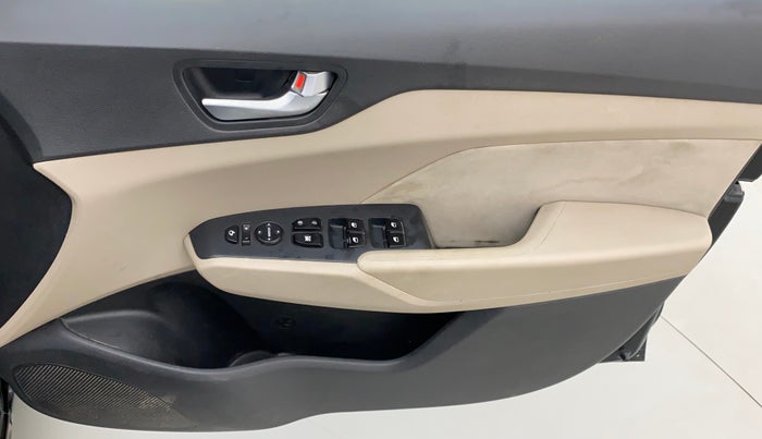 2018 Hyundai Verna 1.6 CRDI SX + AT, Diesel, Automatic, 66,339 km, Driver Side Door Panels Control