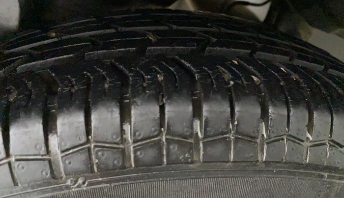 2016 Maruti Swift Dzire VXI, Petrol, Manual, 42,052 km, Left Rear Tyre Tread